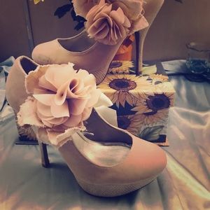 Blush pink suede pumps with snakeskin heel.